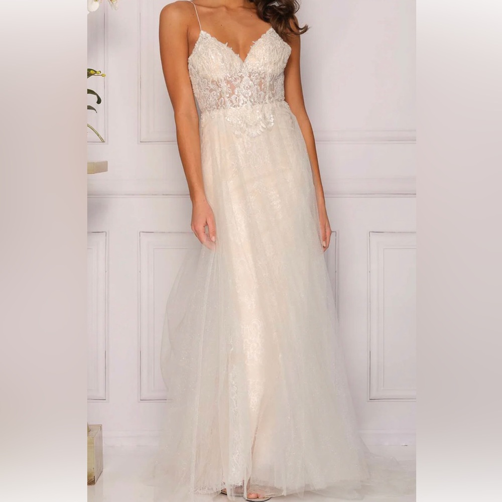 DAVE & JOHNNY
BACKLESS LACE SPAGHETTI STRAP WEDDING GOWN